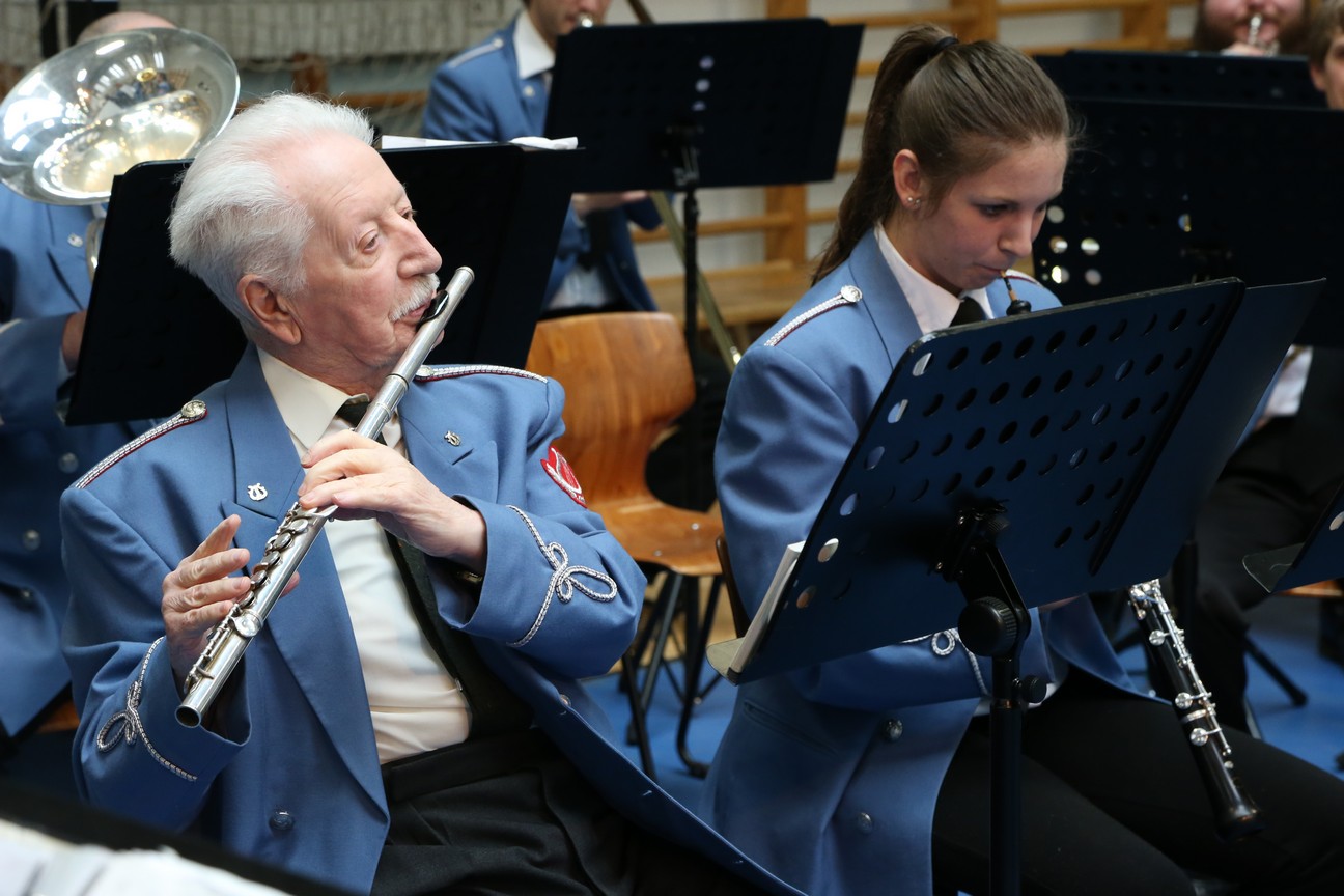 A zenekar legidősebb tagja a 90 éves Farkas László